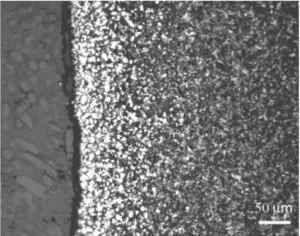 تصویر میکروسکوپ نوری از دکربوره شدن و نیتروژن‌ دهی‌ 